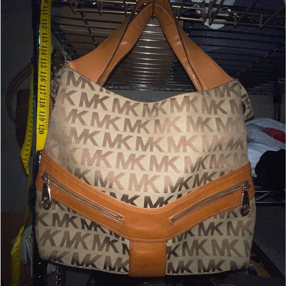 MICHAEL KORS LARGE HOBO